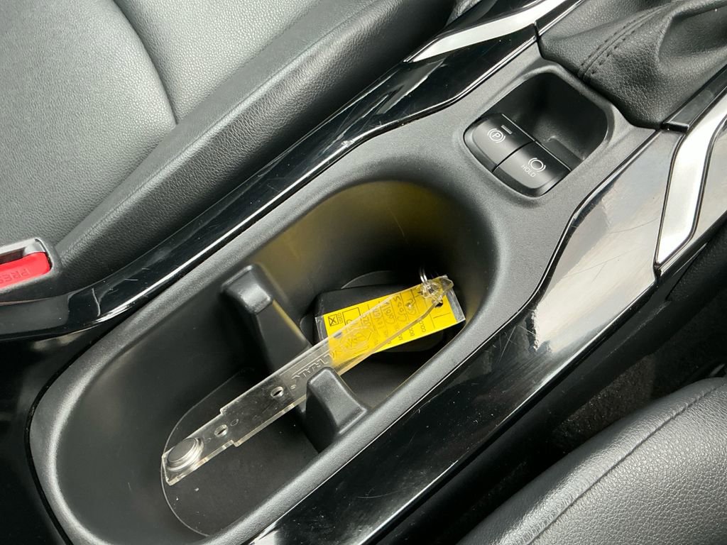 Used 2024 Toyota Corolla Cross XLE image 19