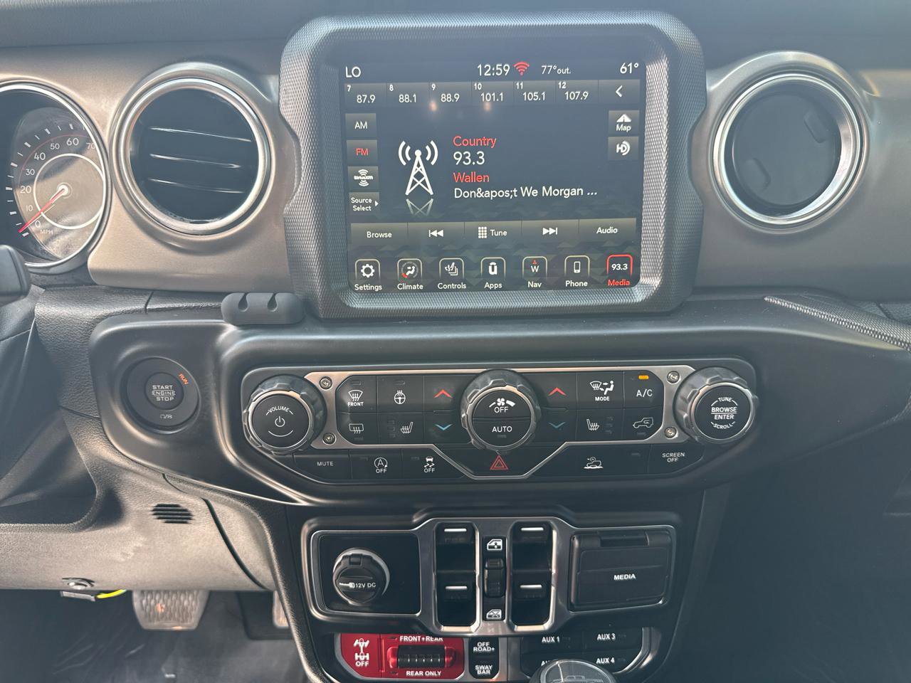 Used 2022 Jeep Gladiator Rubicon w/ Cold Weather Group AWD/4WD image 23