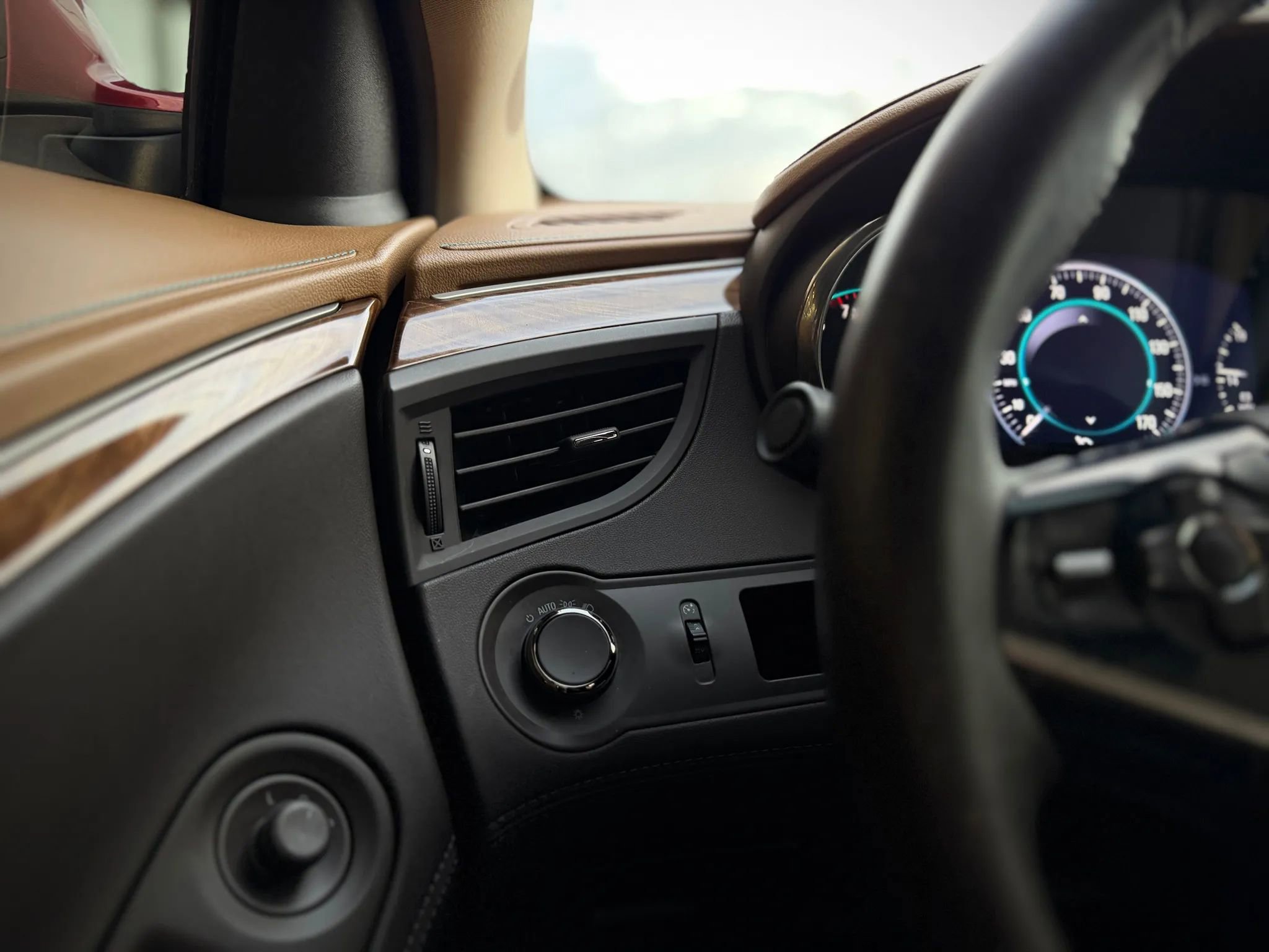 Used 2014 Buick LaCrosse Leather image 10