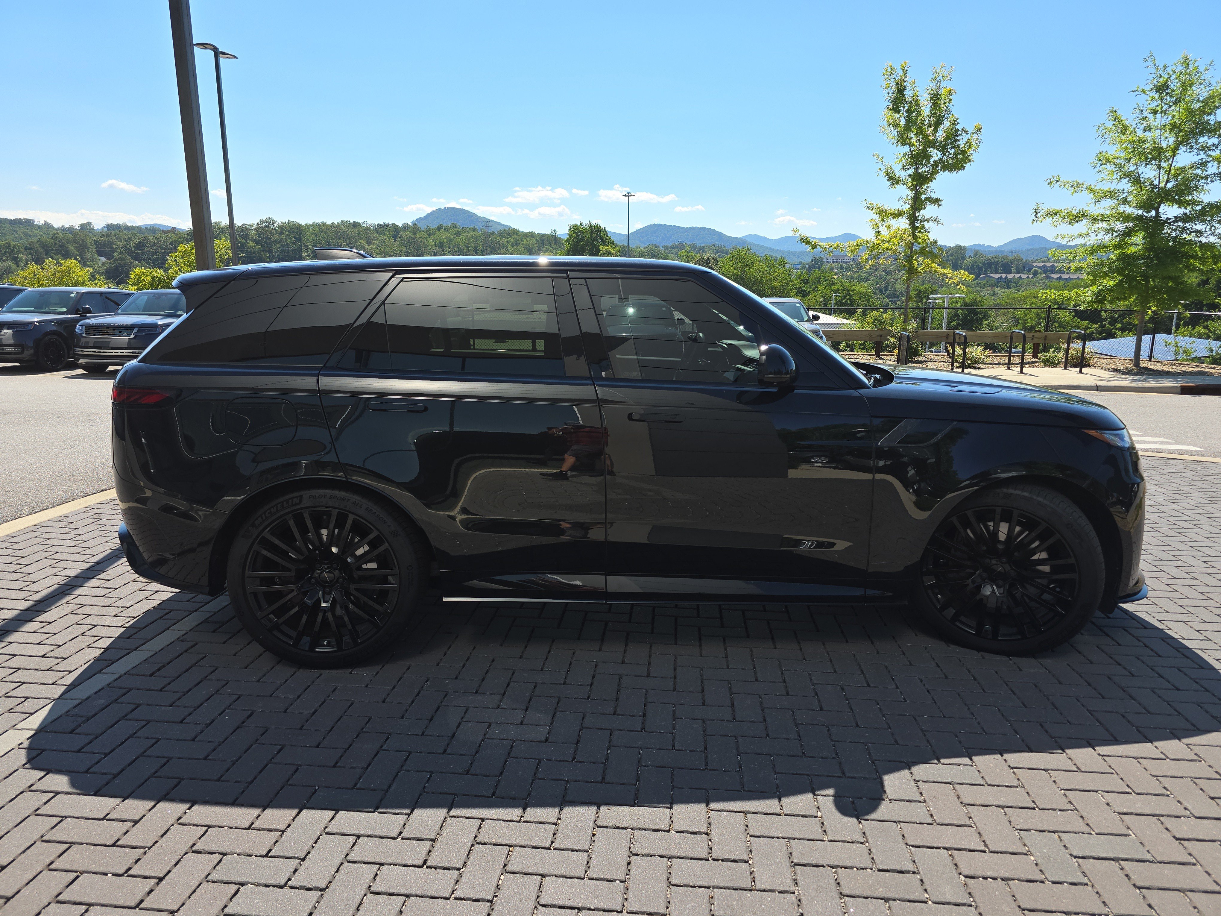 Certified 2026 Land Rover Range Rover Sport SV AWD/4WD image 4