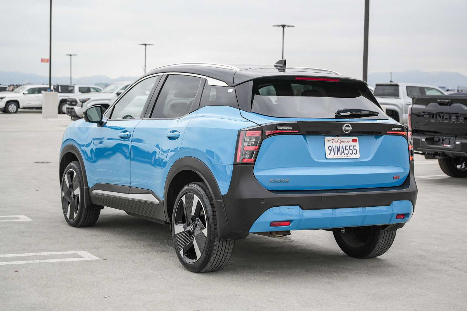 Used 2025 Nissan Kicks SR FWD image 8
