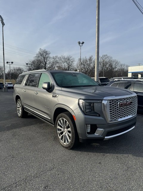 Used 2021 GMC Yukon XL Denali w/ Denali Premium Package image 2