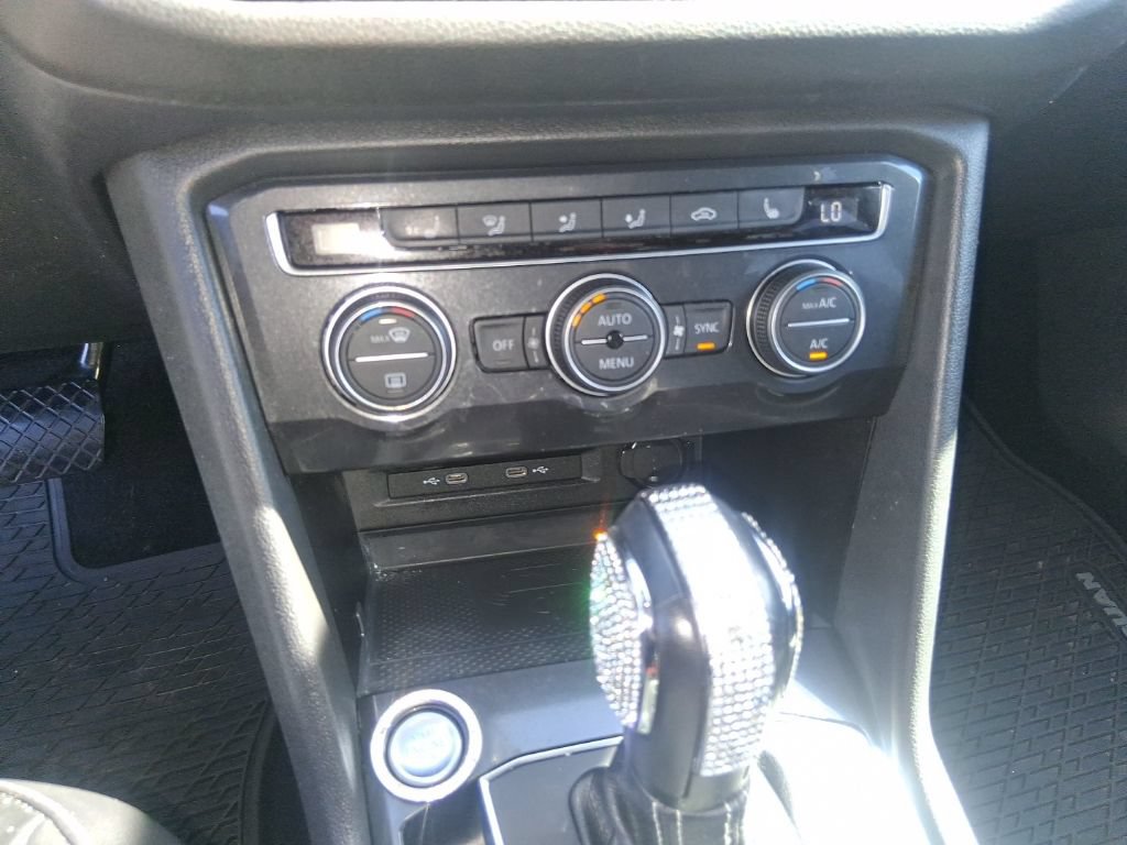 Used 2021 Volkswagen Tiguan SEL AWD/4WD image 16