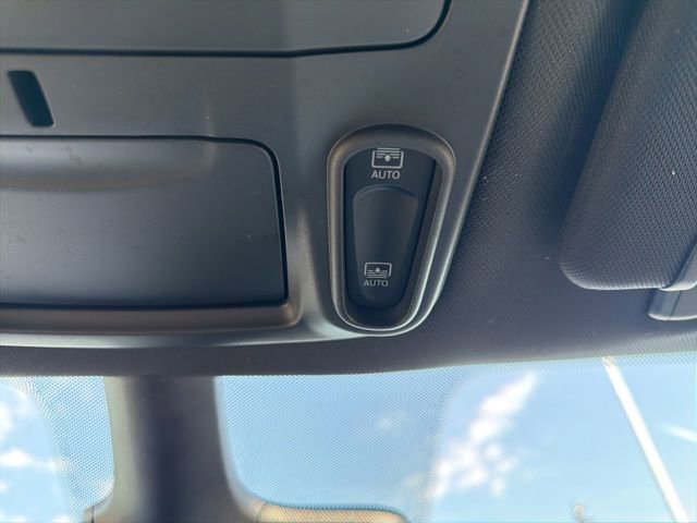 Used 2026 Chrysler Pacifica Limited FWD image 28