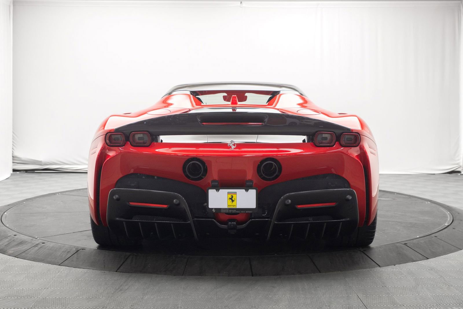 Used 2022 Ferrari SF90 Spider image 15