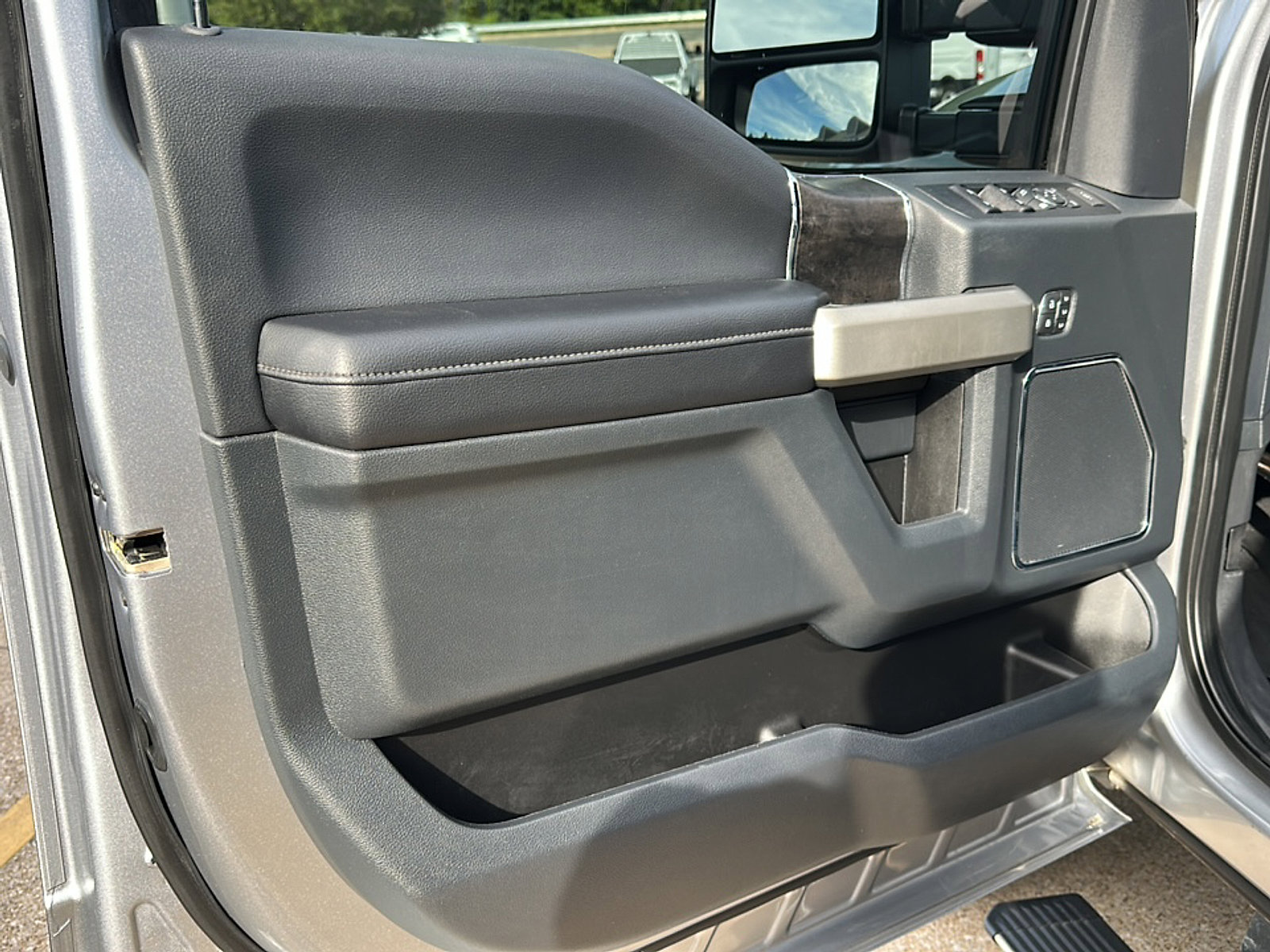 Used 2022 Ford F250 Lariat w/ Lariat Ultimate Package image 23