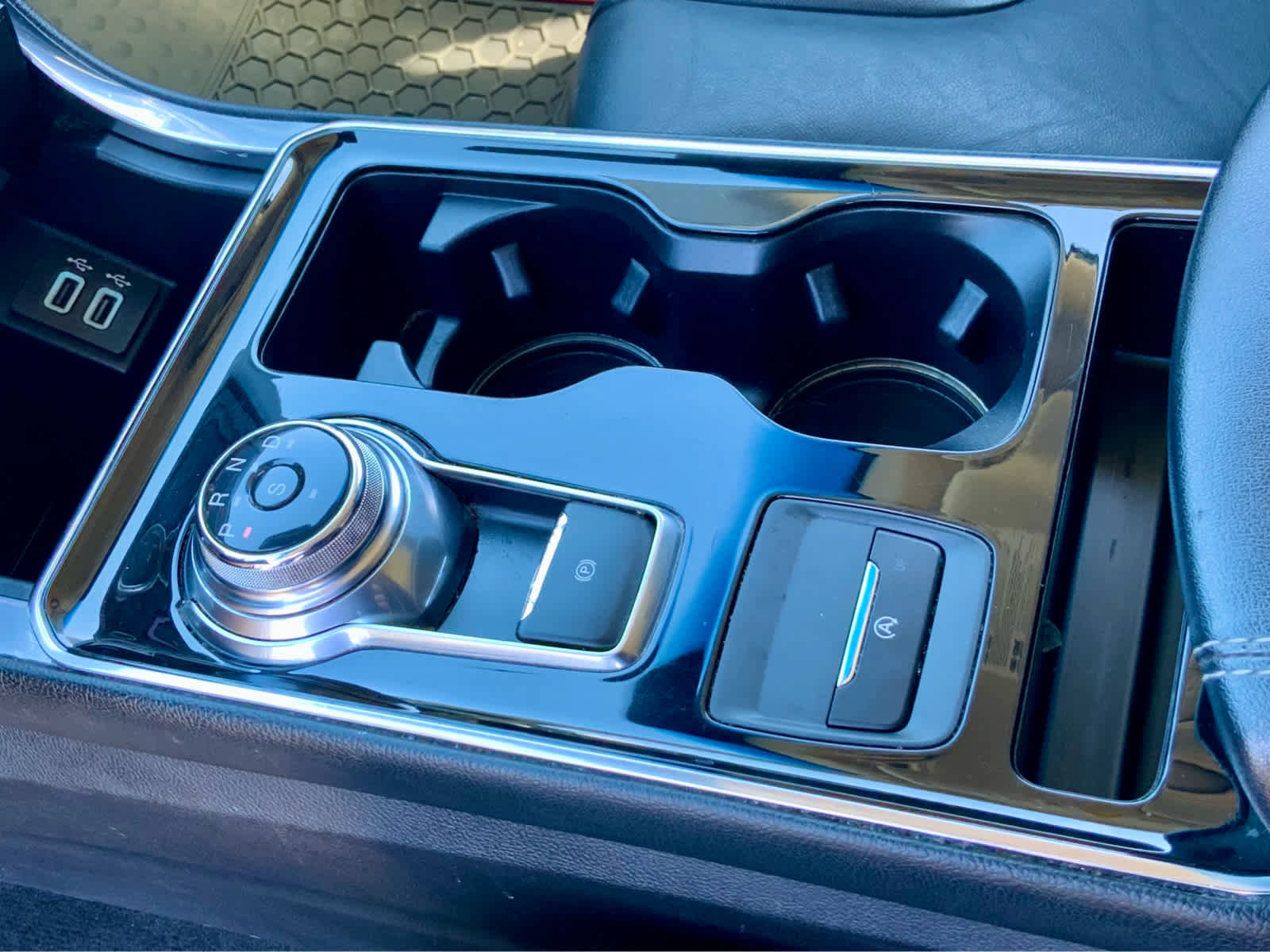 Used 2019 Ford Edge Titanium FWD image 41