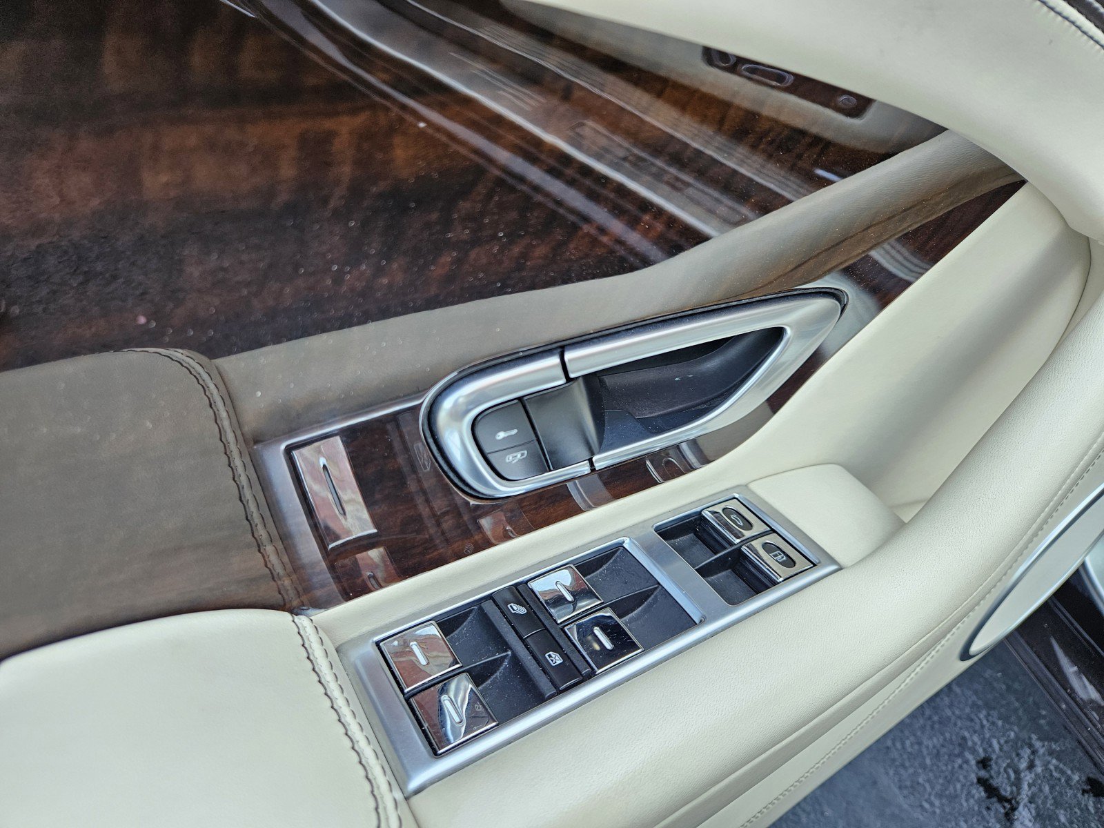 Used 2016 Bentley Continental GT image 25
