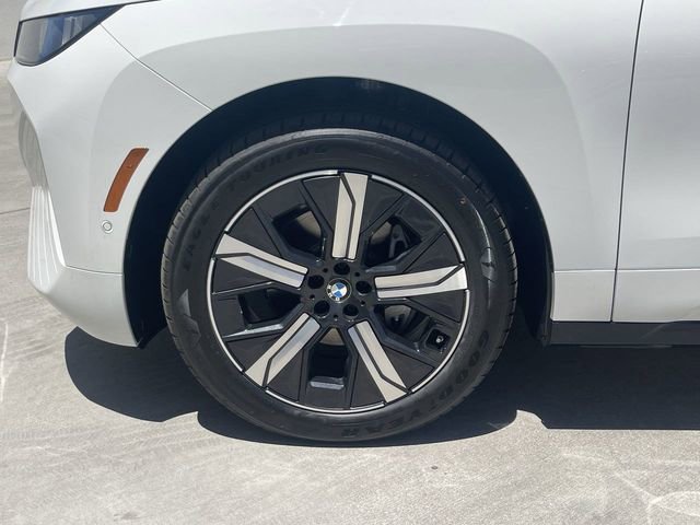 Used 2026 BMW iX xDrive60 w/ Premium Package image 10