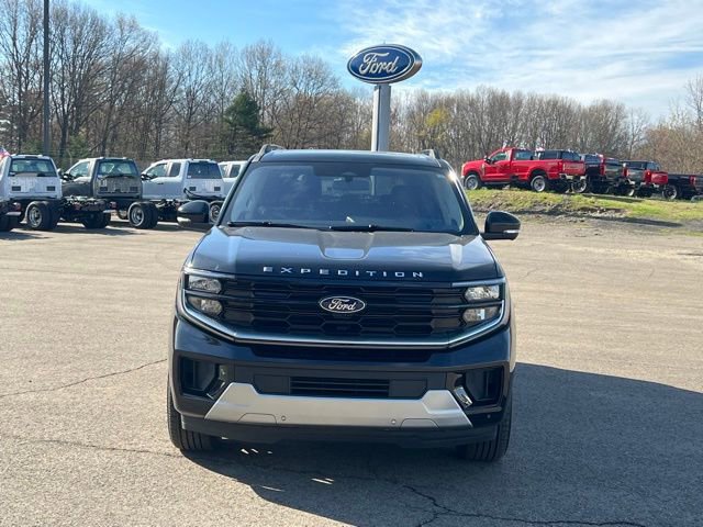 Used 2025 Ford Expedition Platinum w/ Platinum Ultimate Package AWD/4WD image 4
