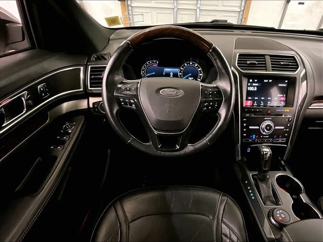 Used 2017 Ford Explorer Platinum AWD/4WD image 5