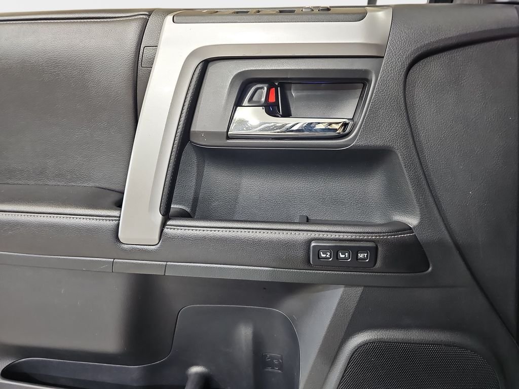 Used 2015 Toyota 4Runner Limited AWD/4WD image 28