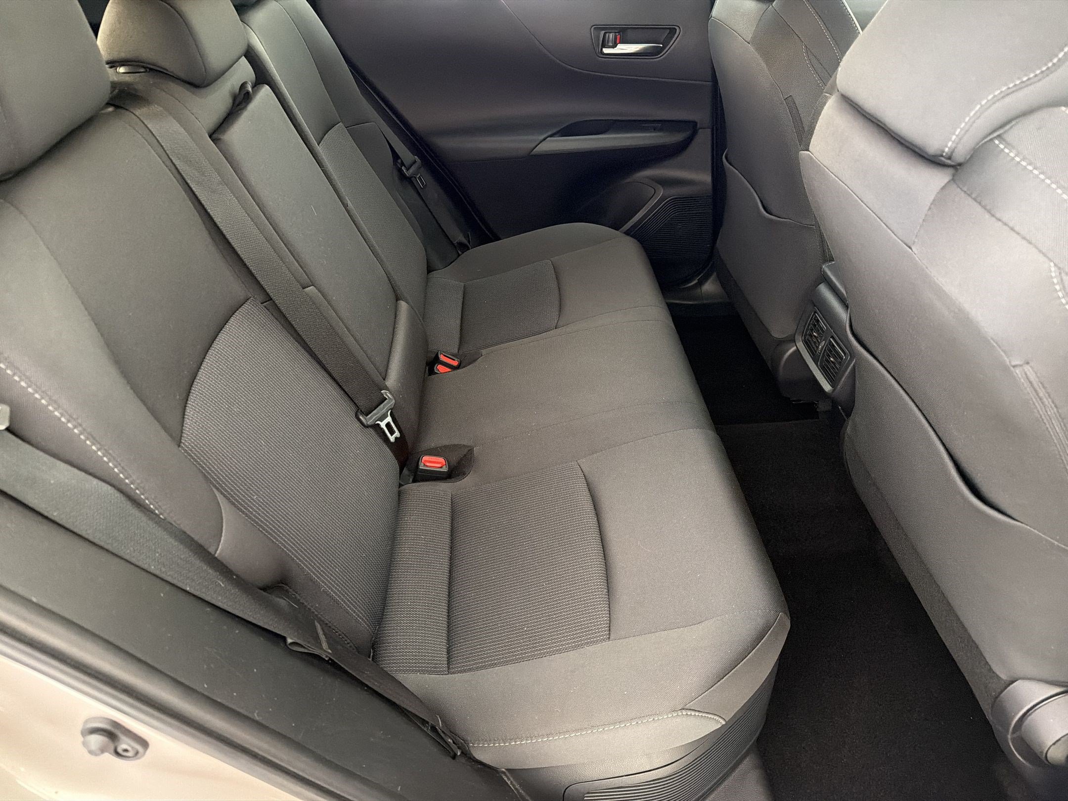 Used 2023 Toyota Venza LE AWD/4WD image 29