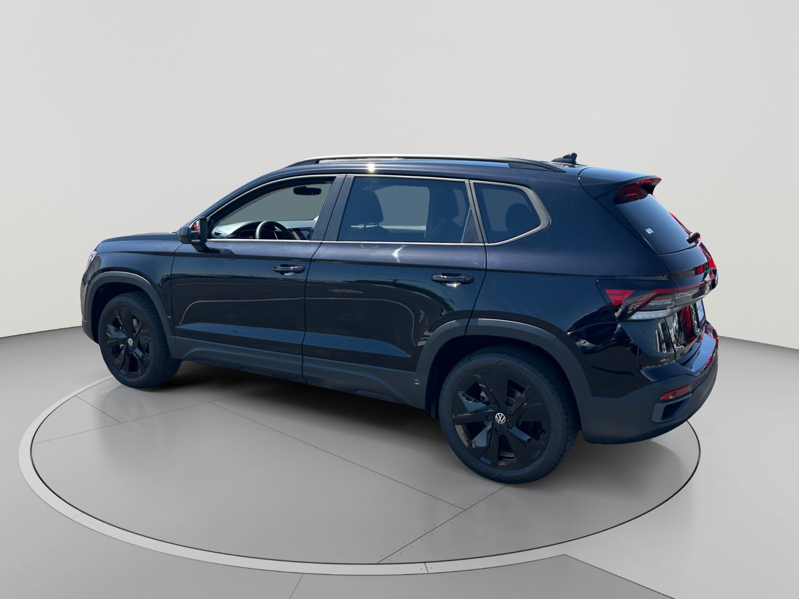 New 2026 Volkswagen Taos SE FWD image 3