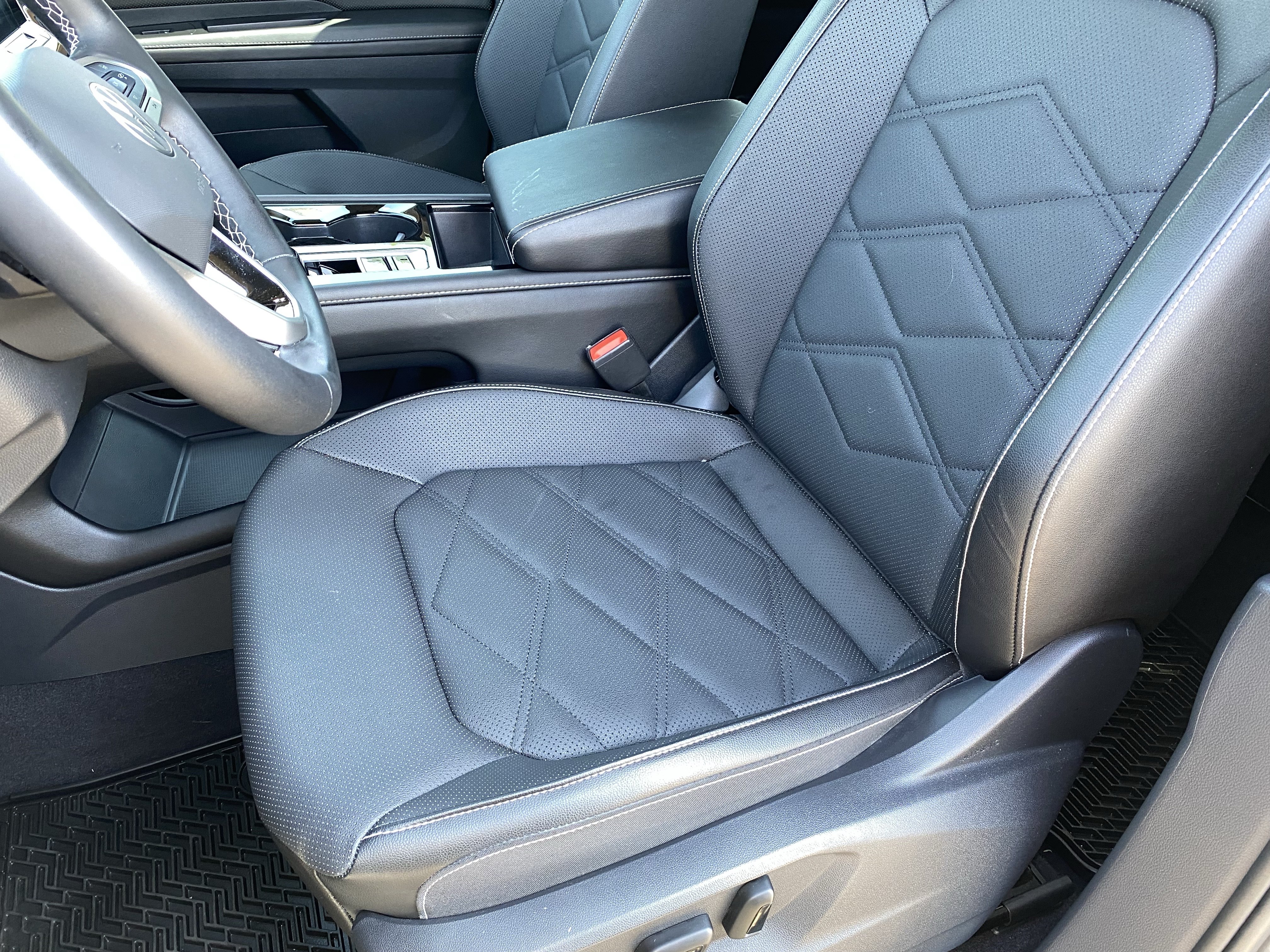 Used 2024 Volkswagen Atlas SE FWD image 19
