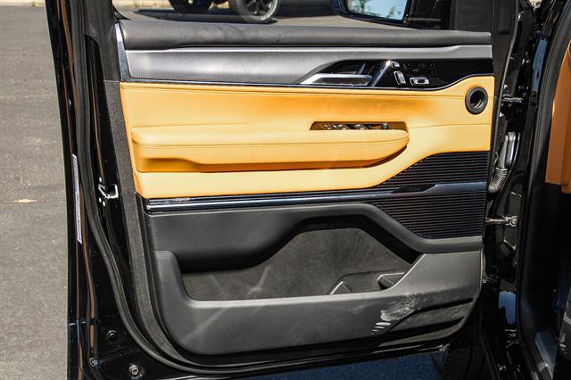 New 2023 Jeep Grand Wagoneer Series III image 25