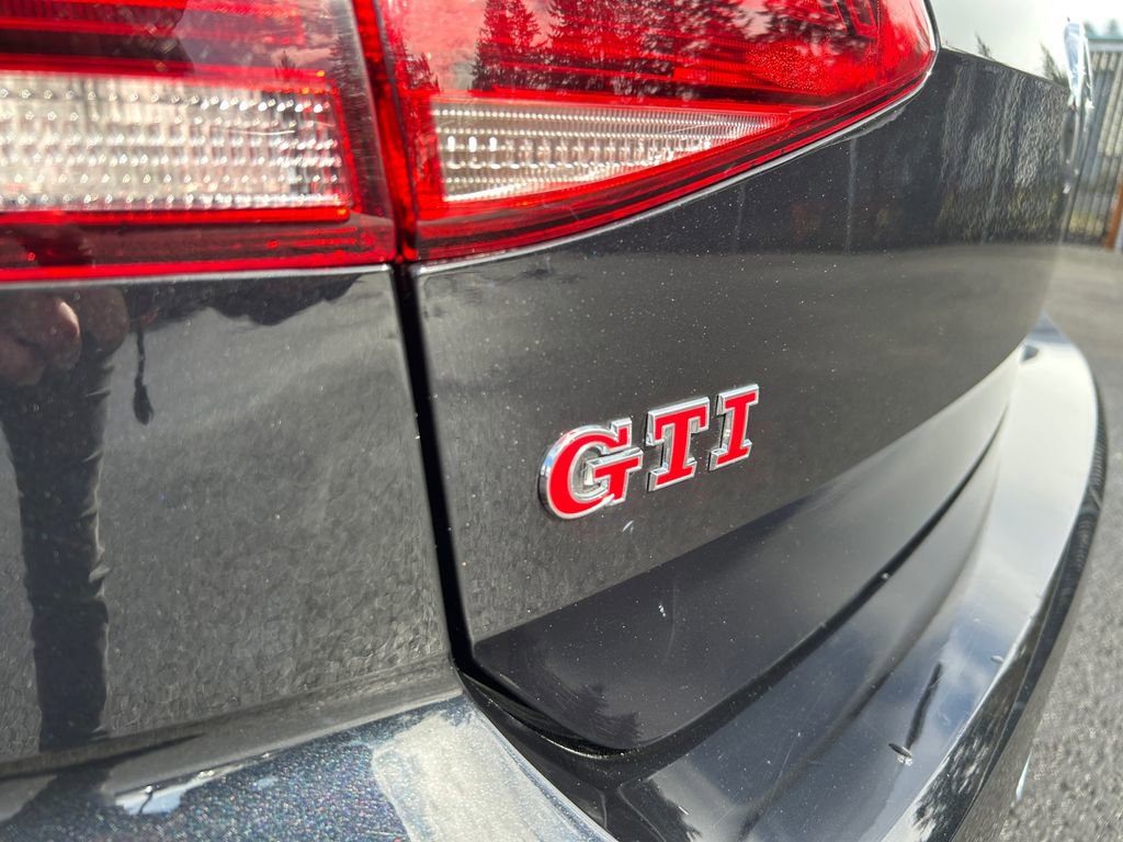 Used 2019 Volkswagen GTI SE image 31