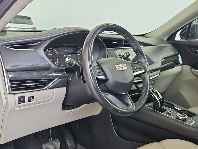 Used 2022 Cadillac XT4 Premium Luxury w/ Enhanced Visibility Package FWD image 10