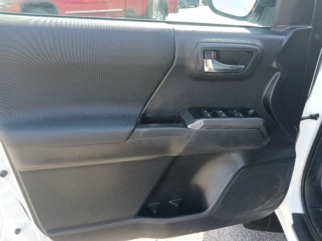 Used 2023 Toyota Tacoma TRD Off-Road image 11