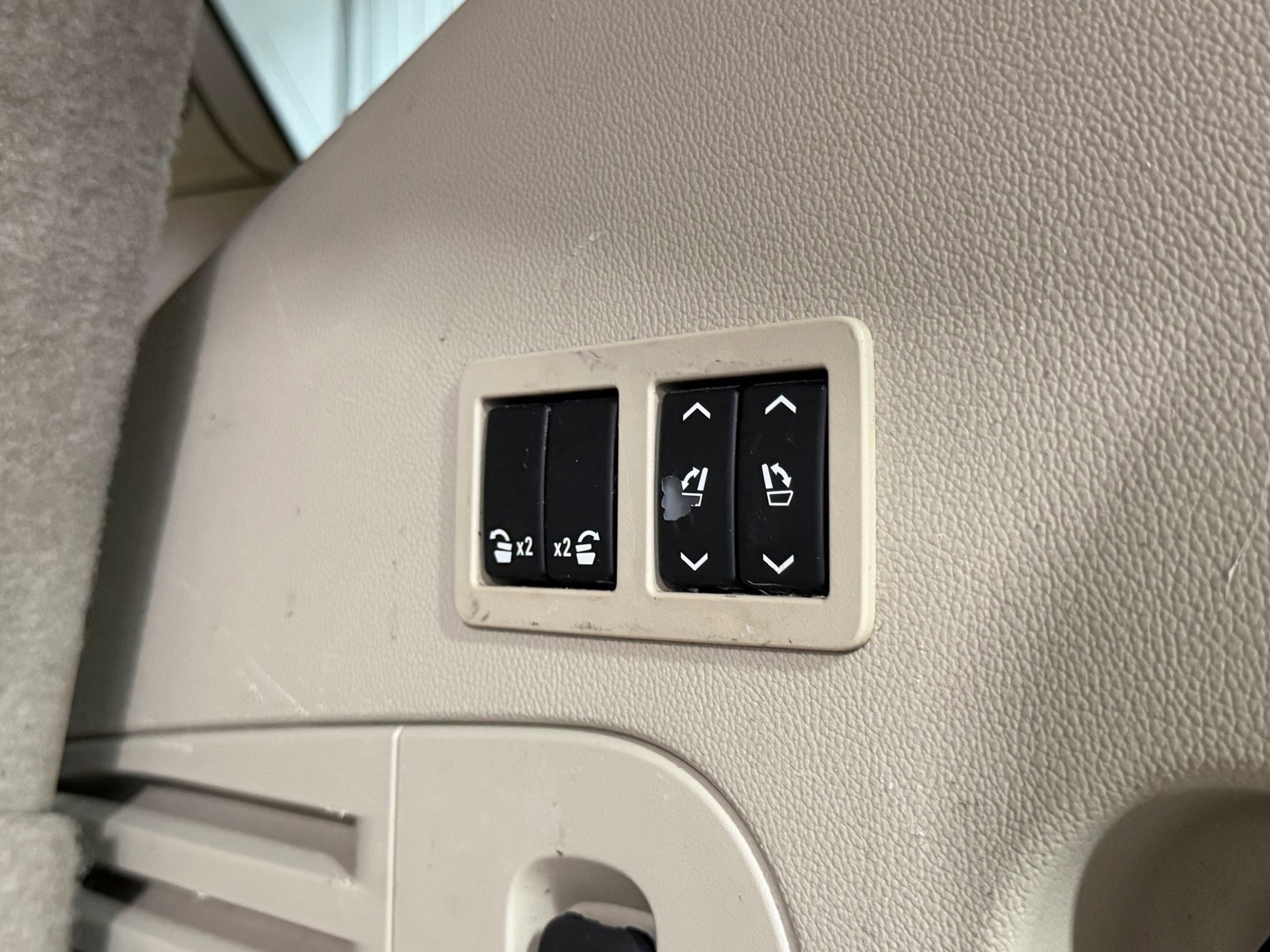 Used 2015 Cadillac Escalade Luxury AWD/4WD image 41