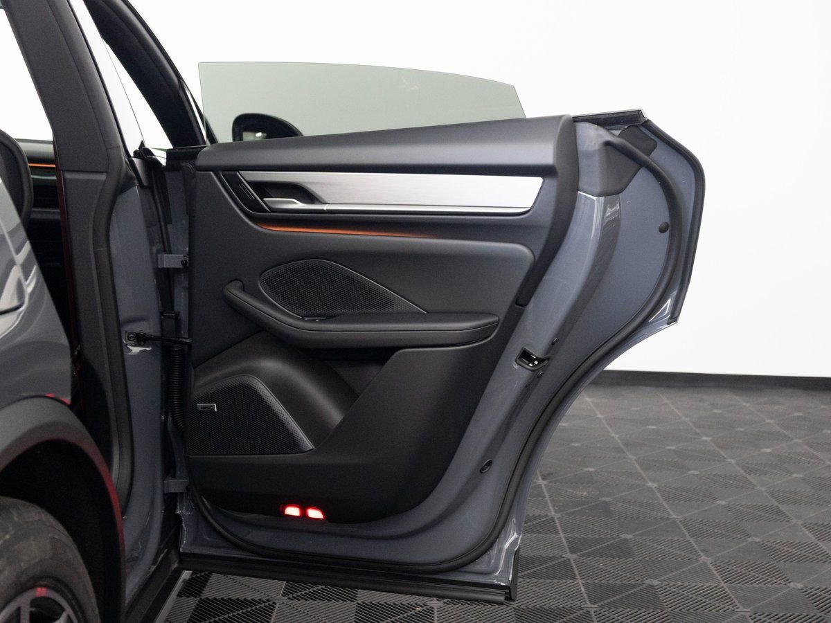 New 2025 Porsche Macan 4S Electric image 28