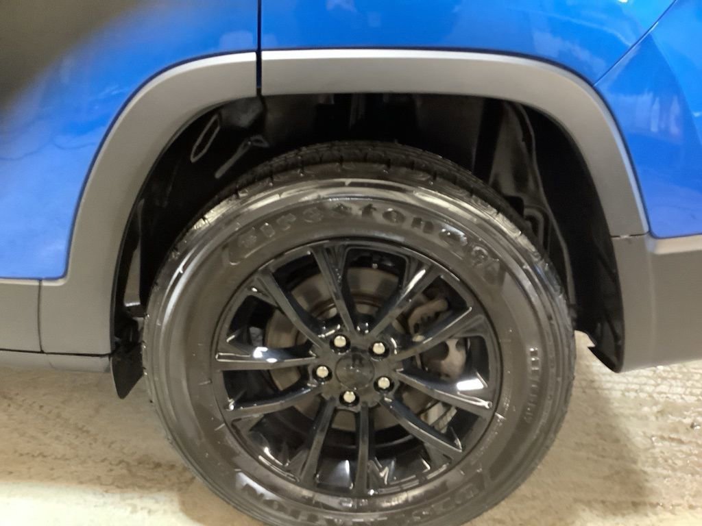 Used 2023 Jeep Cherokee Altitude Lux image 11