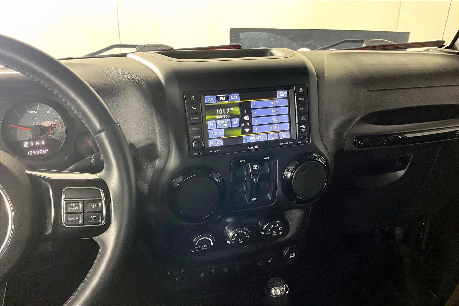Used 2016 Jeep Wrangler Unlimited Sahara AWD/4WD image 7