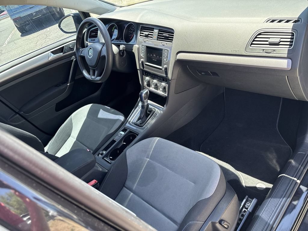 Used 2016 Volkswagen e-Golf SE FWD image 32
