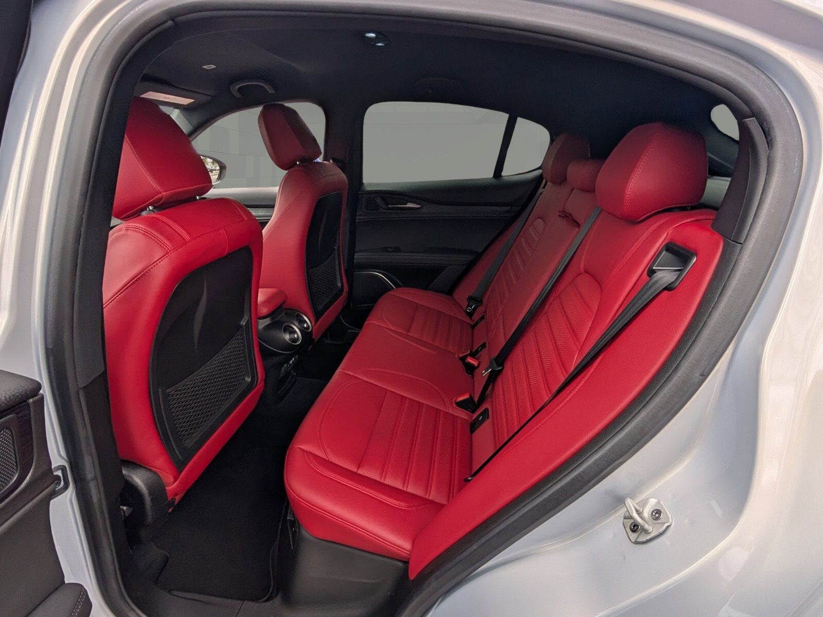 Used 2022 Alfa Romeo Stelvio Sprint image 9