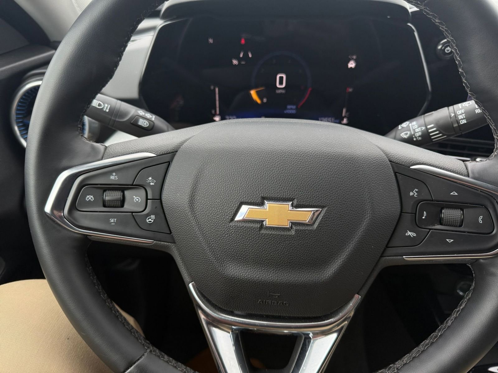 Used 2025 Chevrolet Trax LT w/ LT Convenience Package image 28