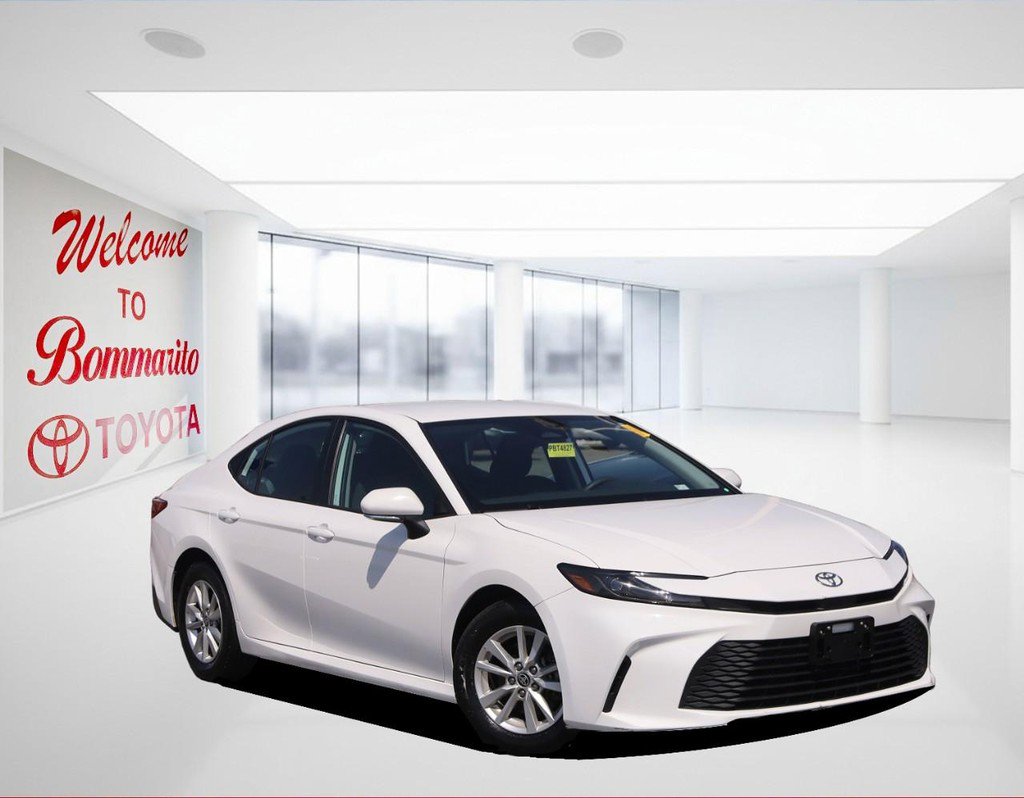 Used 2025 Toyota Camry LE image 2