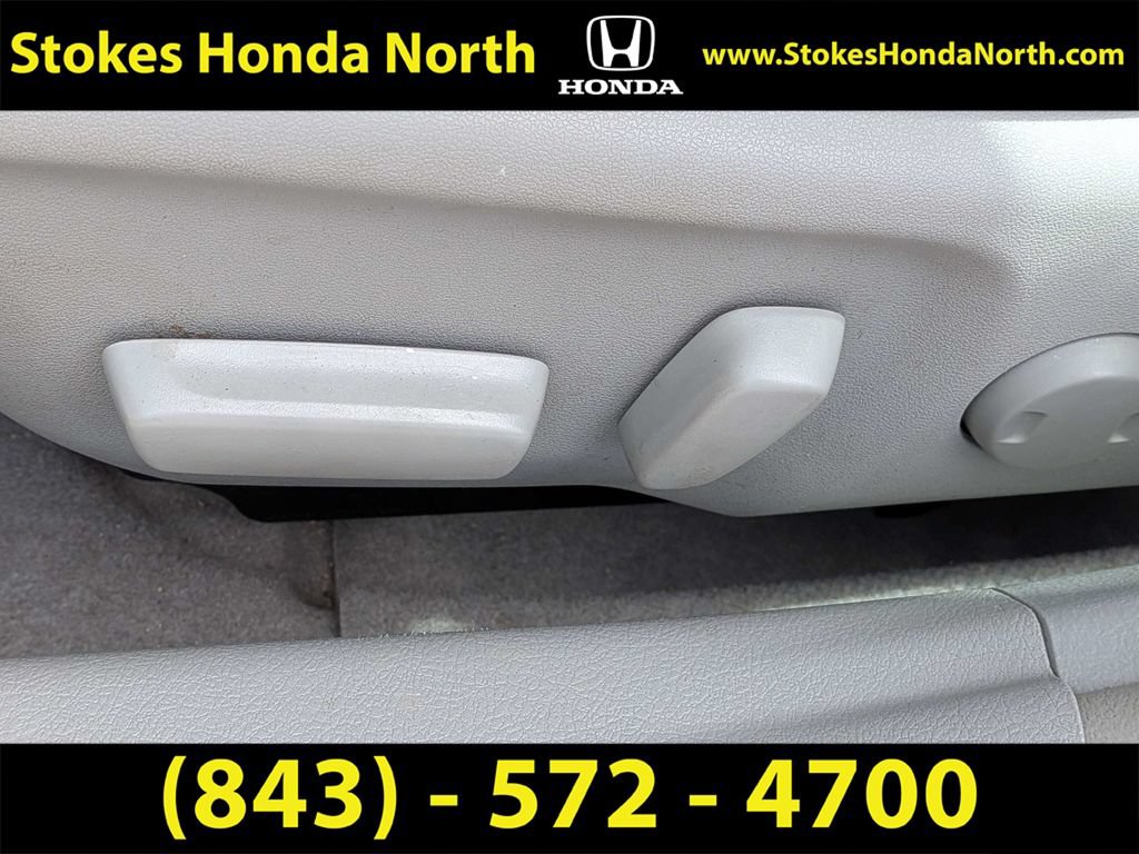Used 2016 Toyota Camry XLE w/ Moonroof Package FWD image 24