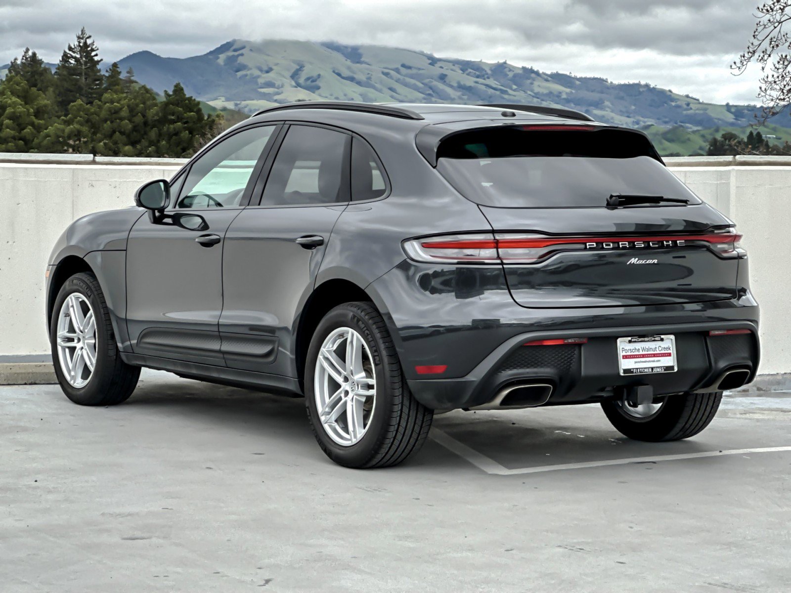 Used 2025 Porsche Macan image 3