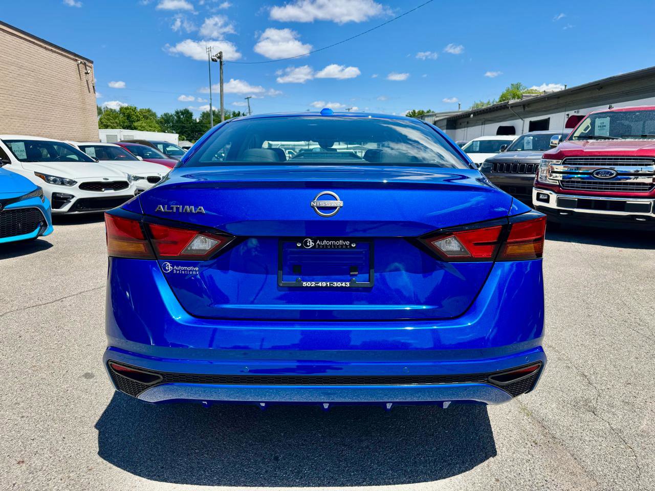 Used 2025 Nissan Altima 2.5 SV FWD image 10