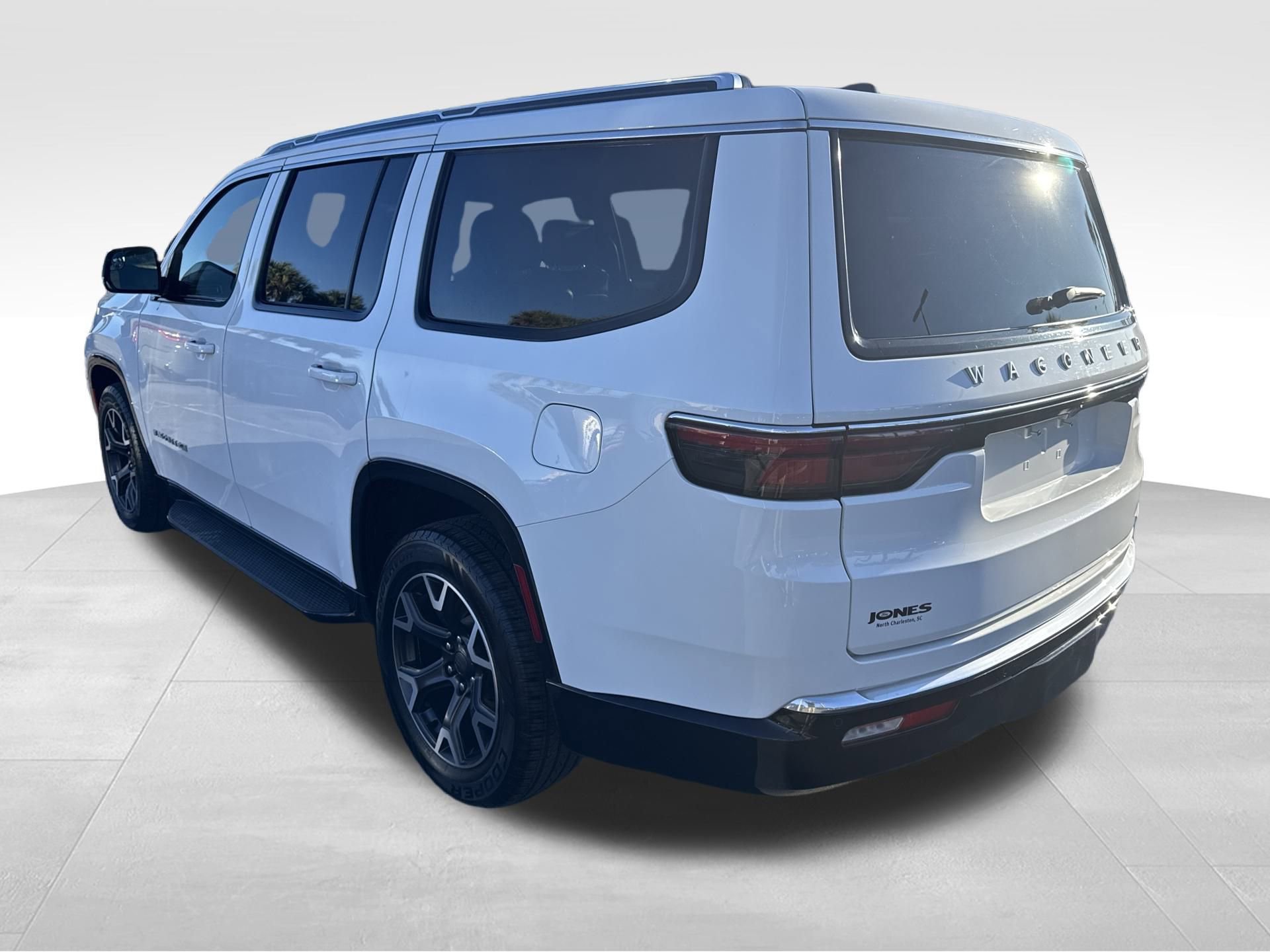 Used 2024 Jeep Wagoneer Series III image 5