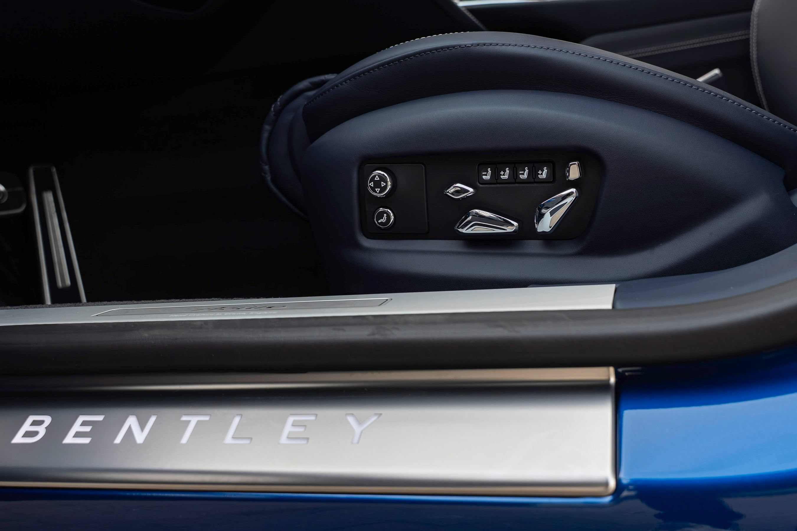 Certified 2026 Bentley Flying Spur Plug-In Hybrid AWD/4WD image 19