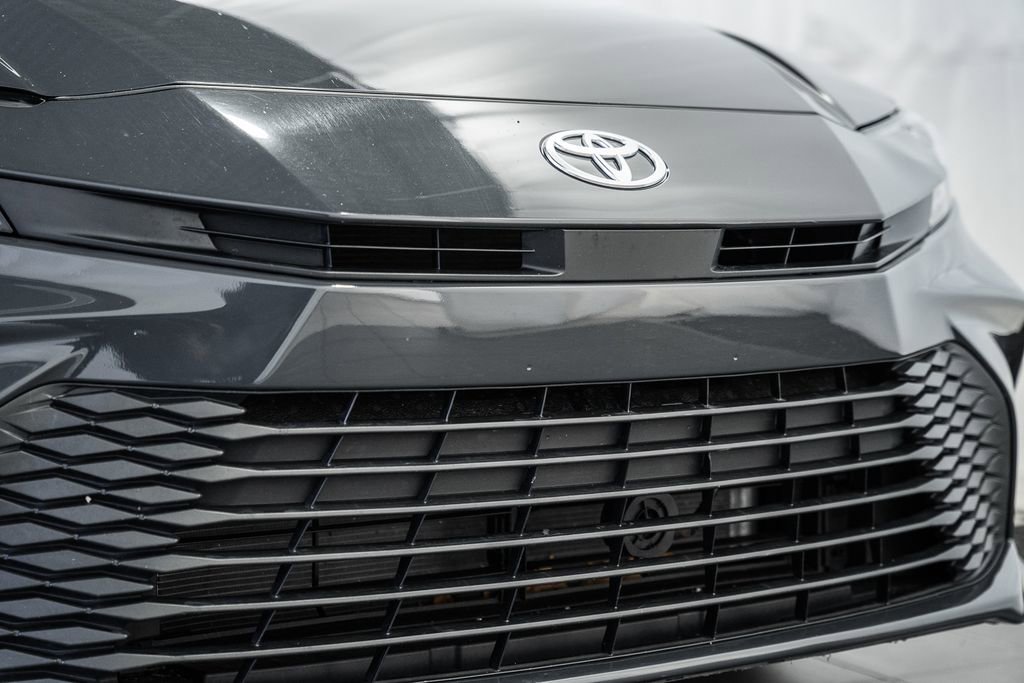 Used 2025 Toyota Camry LE image 10