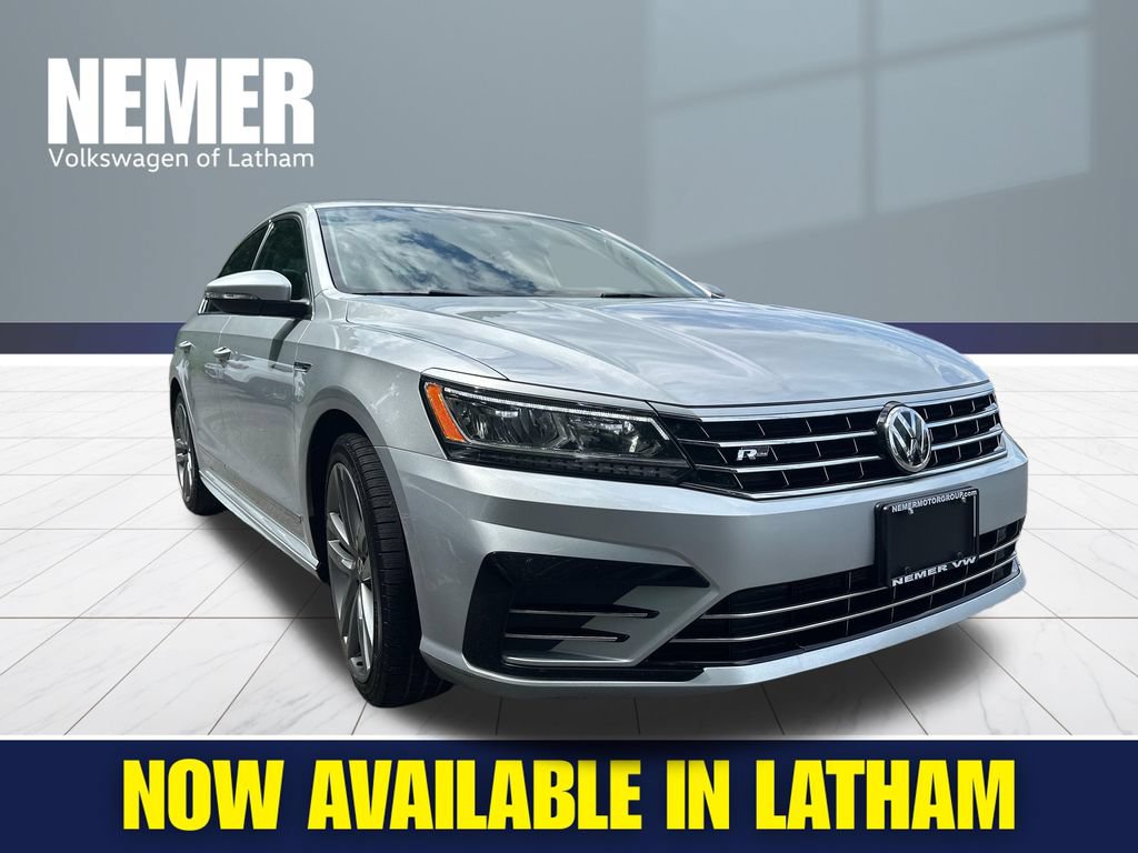 Used 2017 Volkswagen Passat 1.8T R-Line w/ R-Line Lighting Package FWD image 5