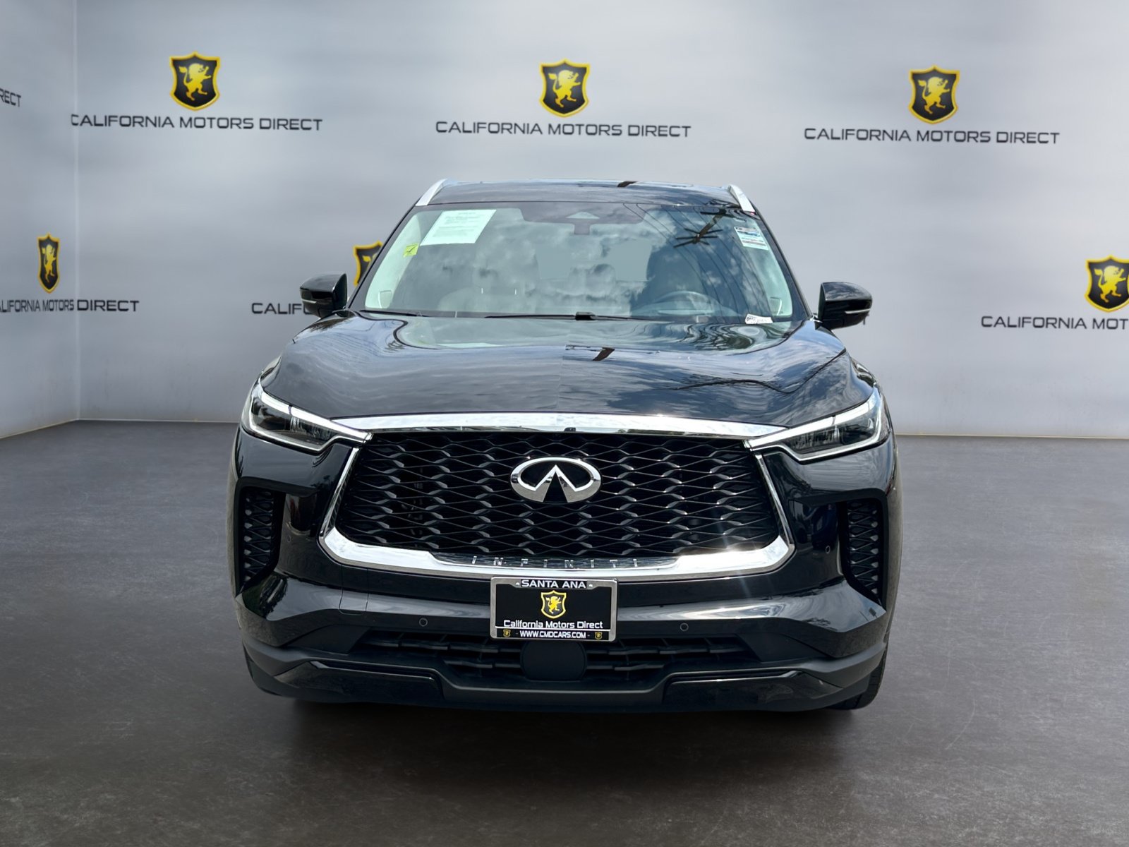 Used 2023 INFINITI QX60 Luxe w/ Vision Package FWD image 2