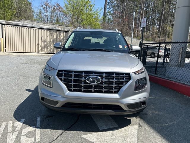 Used 2024 Hyundai Venue SEL image 2