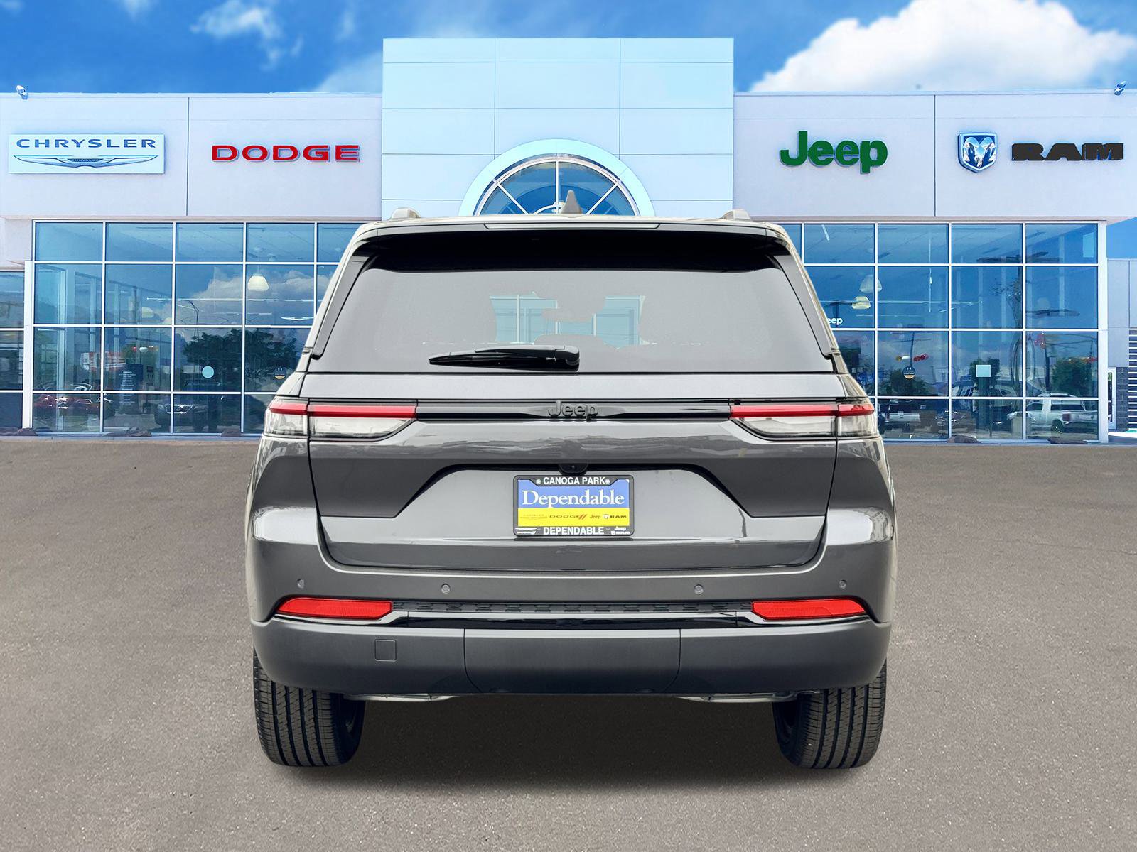 New 2025 Jeep Grand Cherokee Altitude image 9