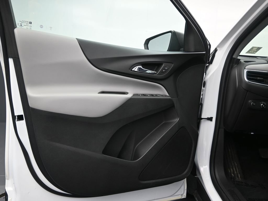 Used 2022 Chevrolet Equinox LS image 11