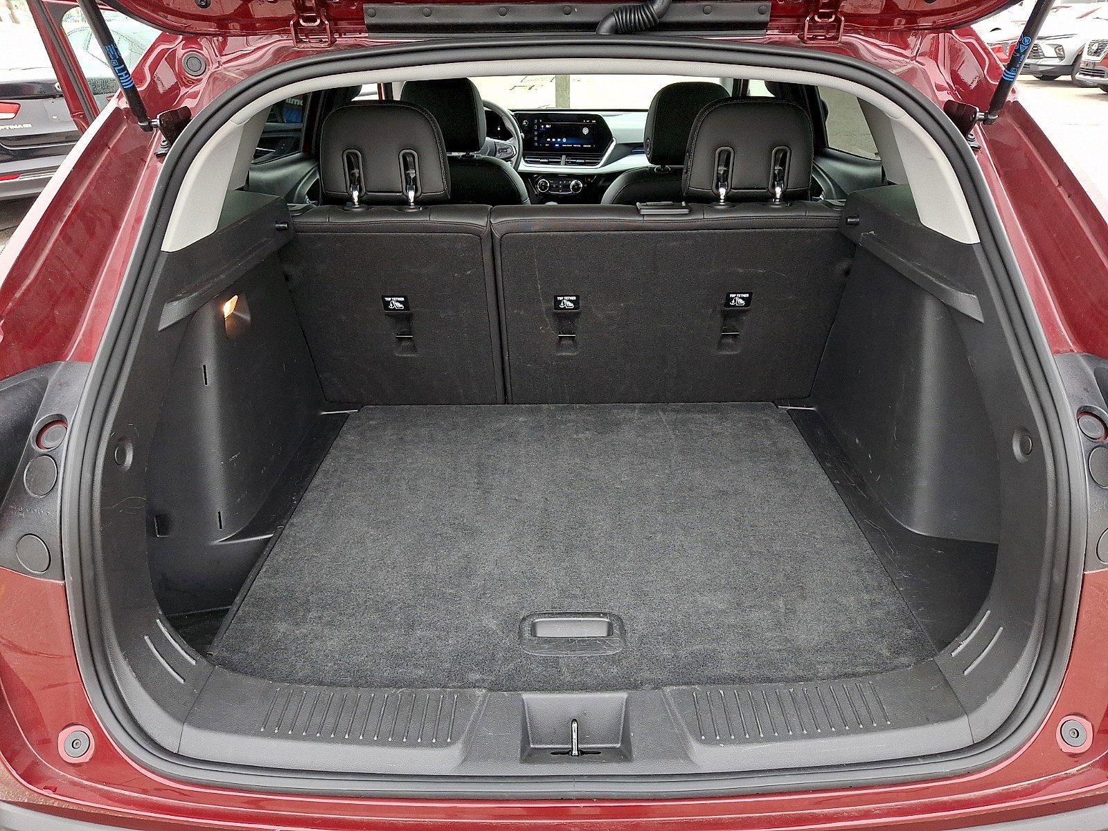Used 2025 Chevrolet Trax LT FWD image 28