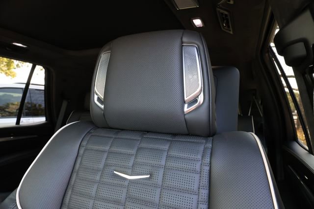 Used 2025 Cadillac Escalade V w/ LPO, ONYX Package image 12