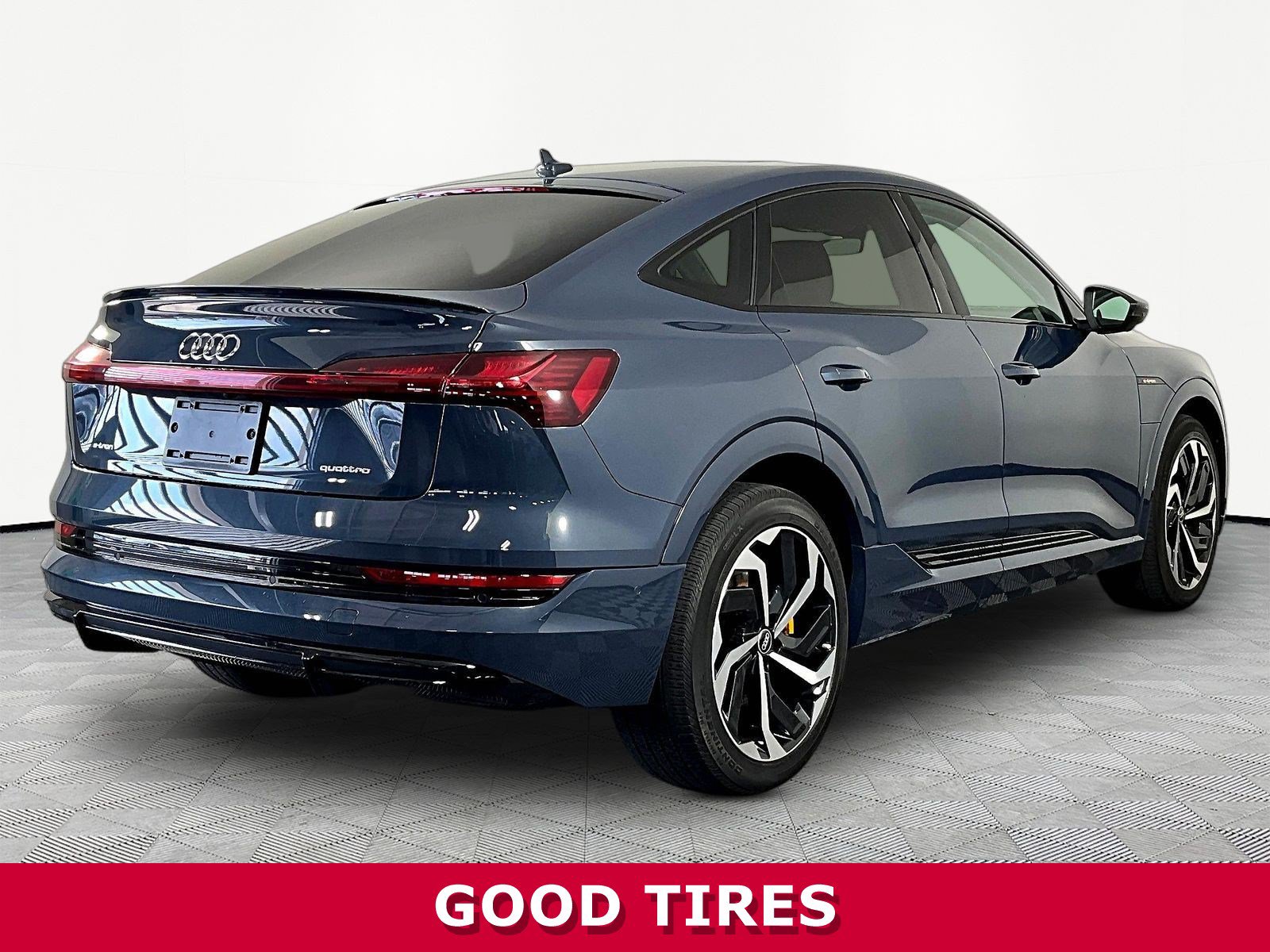 Used 2022 Audi e-tron Premium Plus w/ Premium Plus Package AWD/4WD image 6