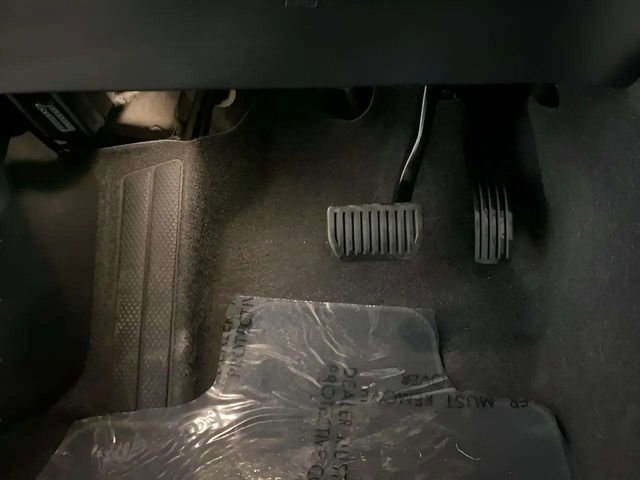 Used 2025 Volvo XC40 B5 Plus image 69