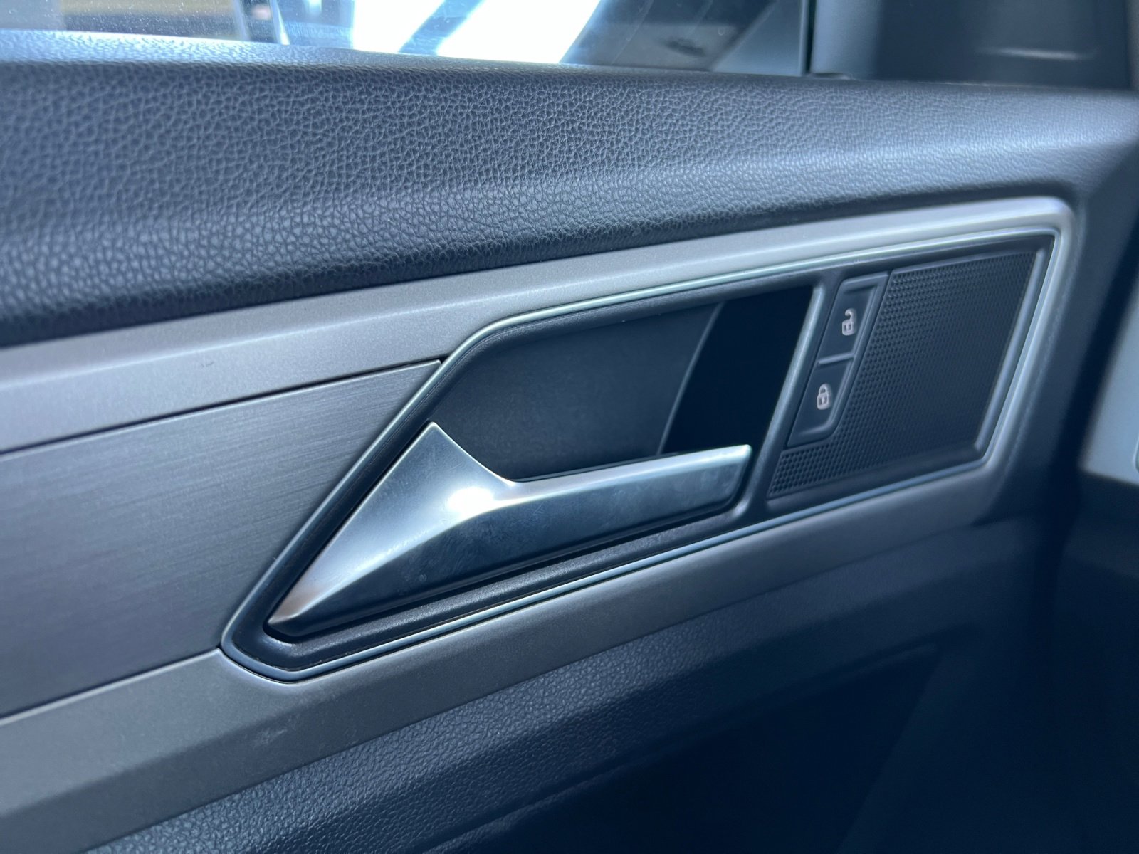 Used 2019 Volkswagen Atlas SE w/ Towing Package image 19