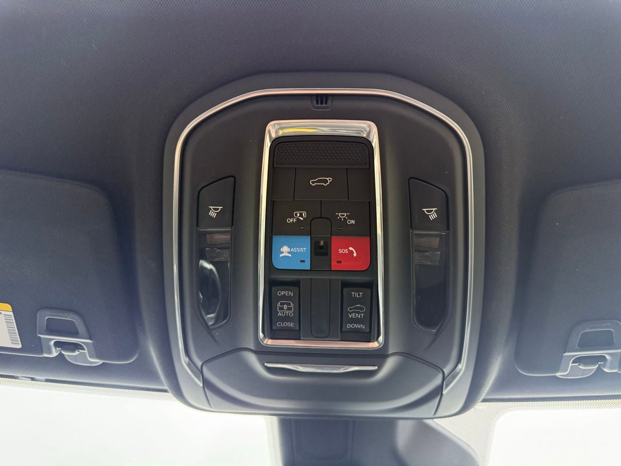 Used 2025 Jeep Grand Cherokee L Altitude AWD/4WD image 17