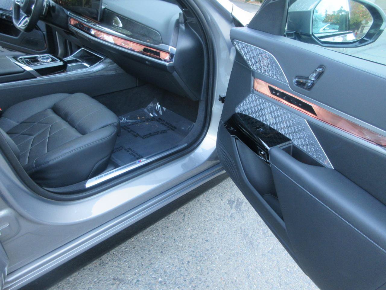 Used 2023 BMW 760i xDrive AWD/4WD image 26
