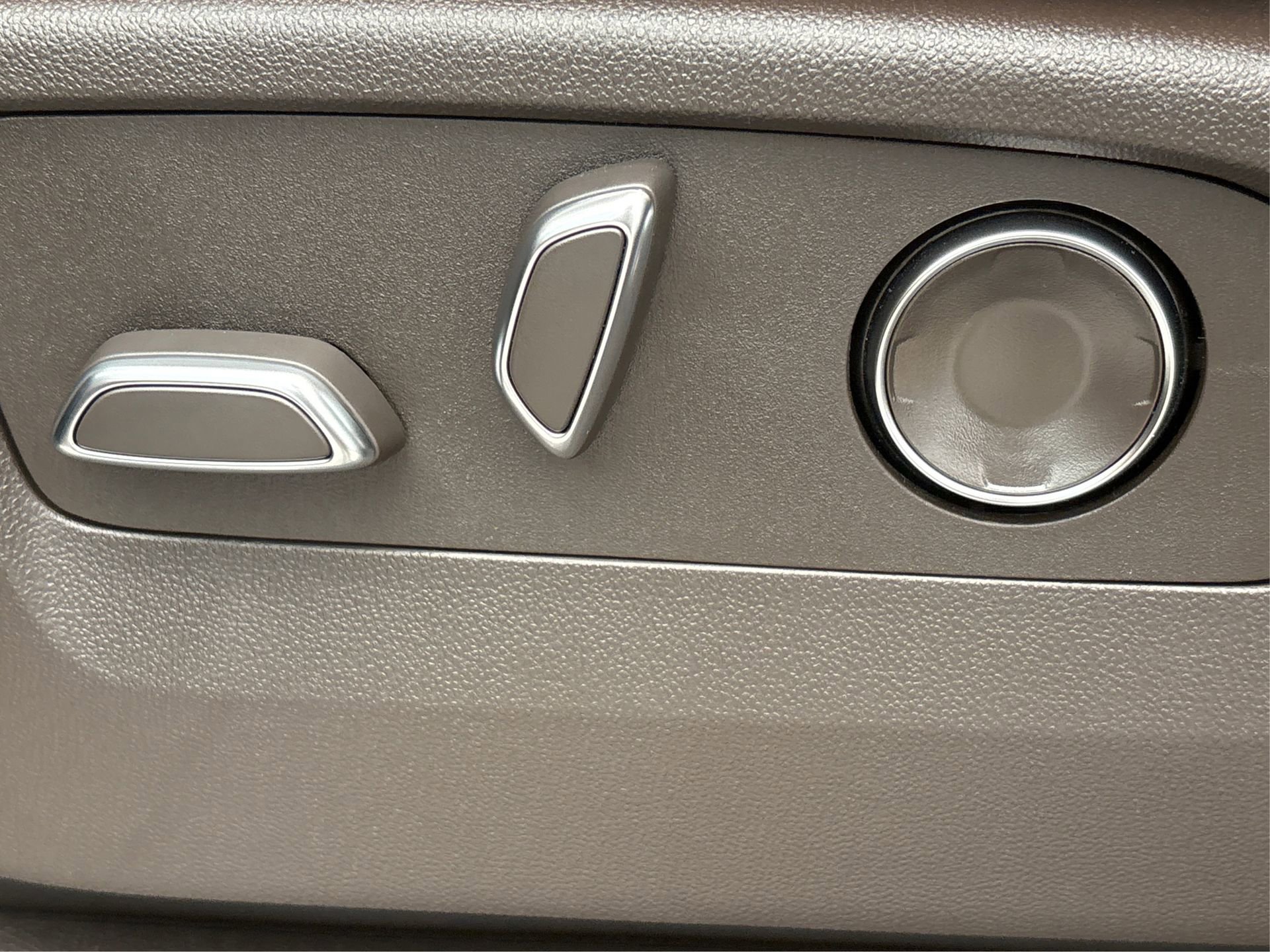 New 2025 Cadillac Escalade Premium Luxury w/ Touring Package image 18